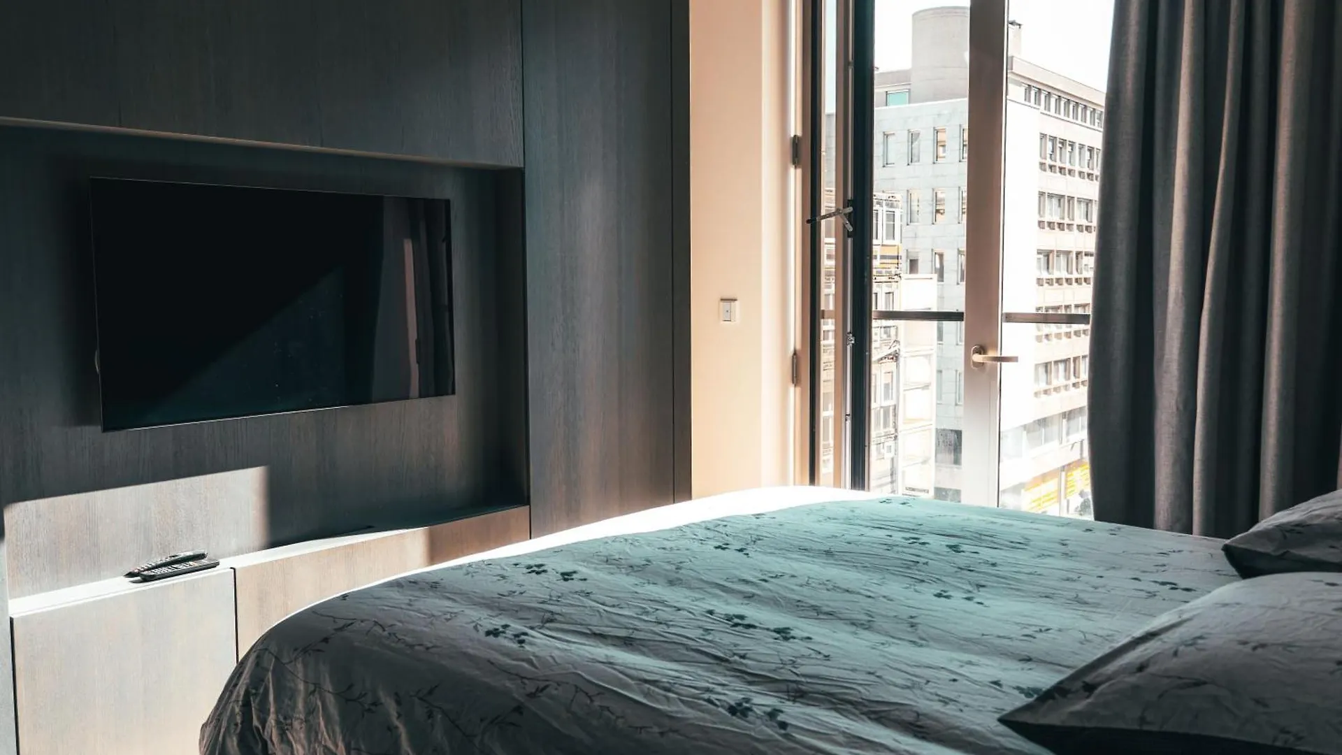Luxe City - Modern & Spacious 2Br With Balcony View 卢森堡